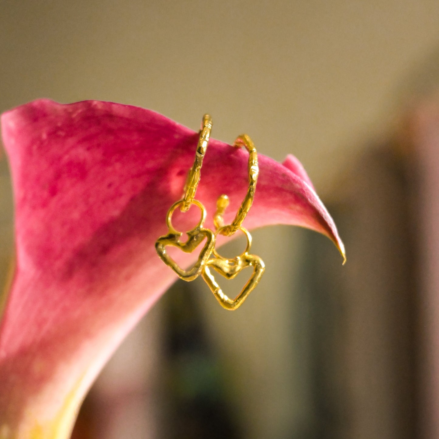 Aretes Infiniti Hoop Hearts