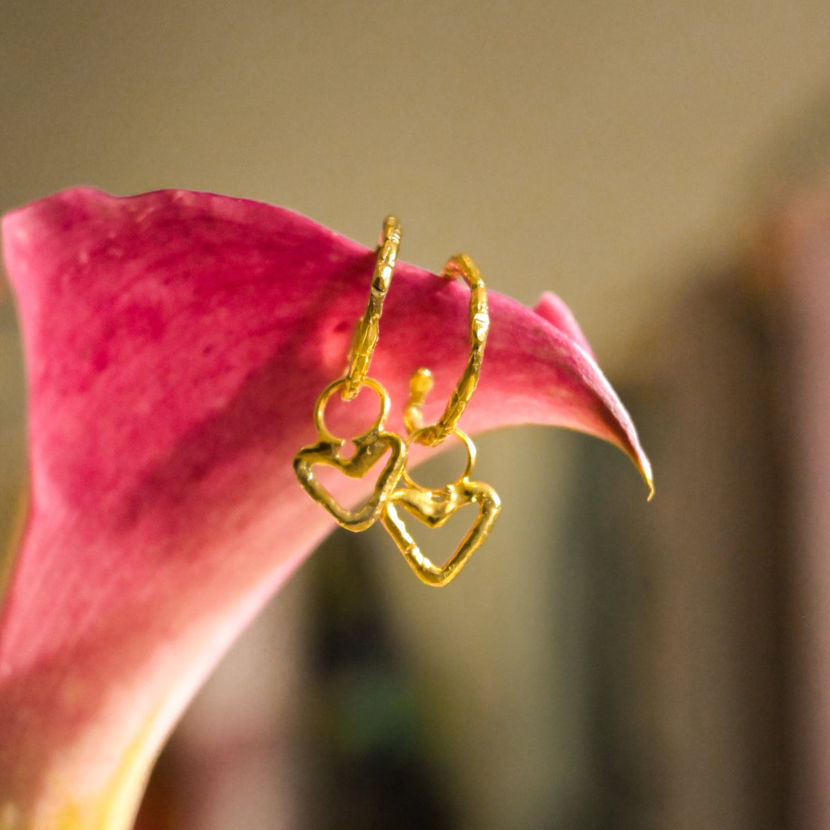 Aretes Infiniti Hoop Hearts